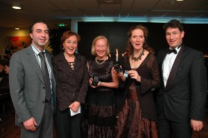 Two diamond-winning ladies, Mrs. Bongers and Mrs. Maaike Hijwegen (3rd and 4th from left), celebrate with Mr. Joao Goncalves and Mrs. Coby de Jong (first and second from left), both from Gassan Diamonds, and Mr. At Hijwegen from TriOpSys (far right), at the annual chapter dinner event.